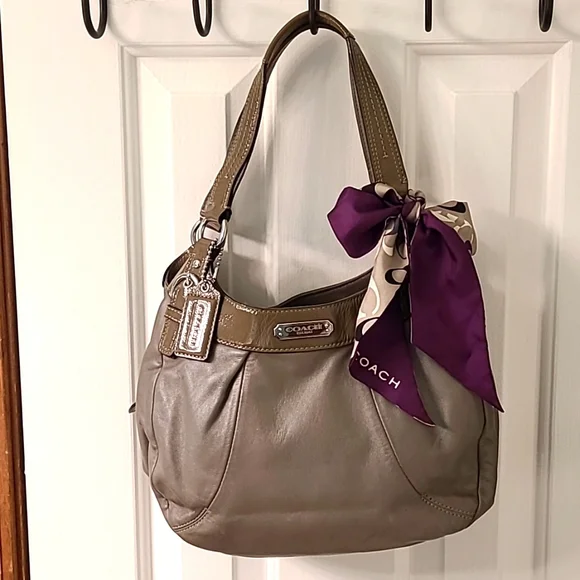 Coach leather shoulder bag - Picture 1 of 9